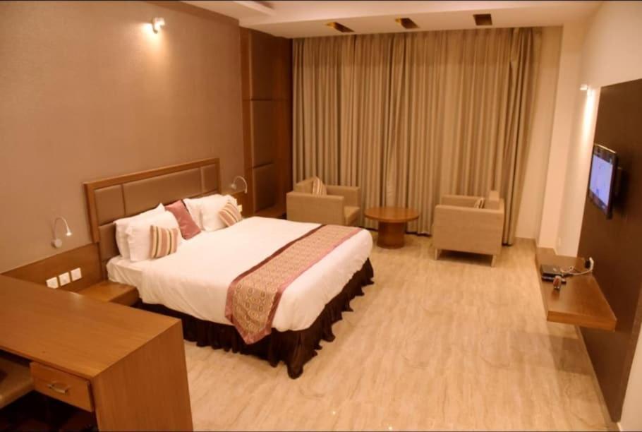 Hotel Krishna Palace Ayodhya Eksteriør bilde