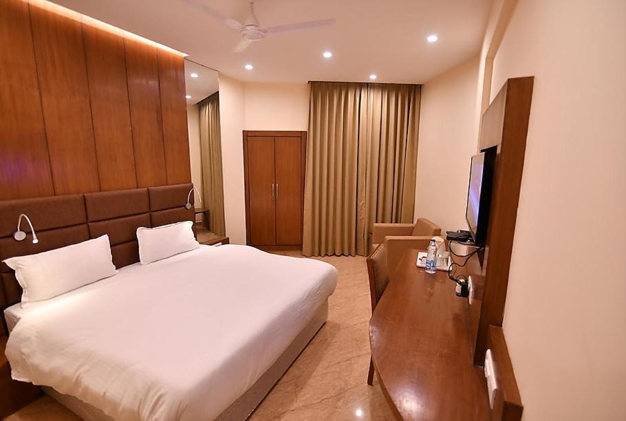 Hotel Krishna Palace Ayodhya Eksteriør bilde
