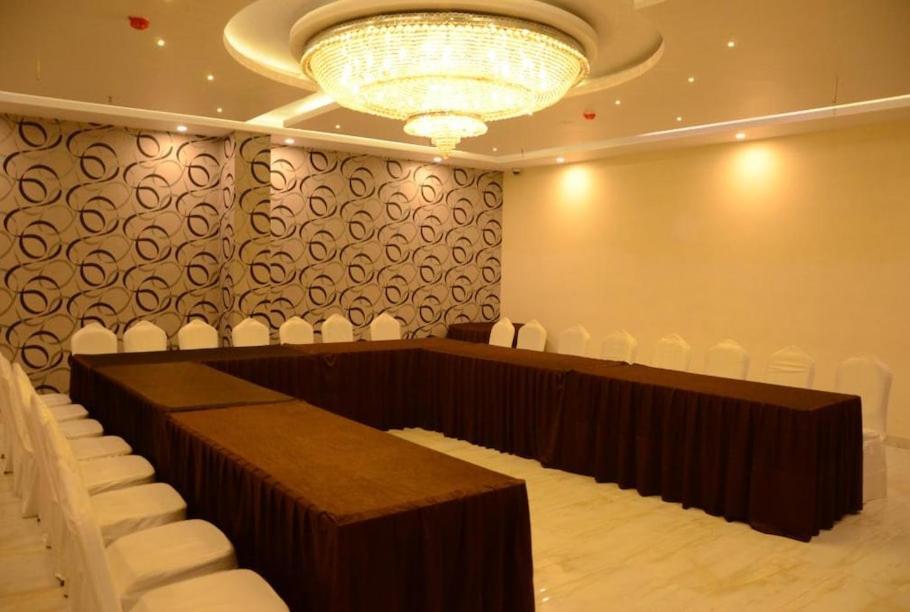 Hotel Krishna Palace Ayodhya Eksteriør bilde