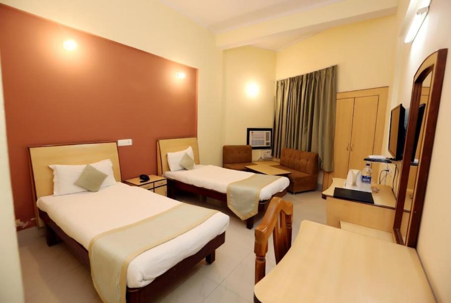 Hotel Krishna Palace Ayodhya Eksteriør bilde