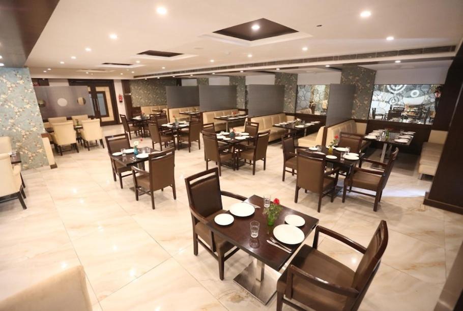 Hotel Krishna Palace Ayodhya Eksteriør bilde