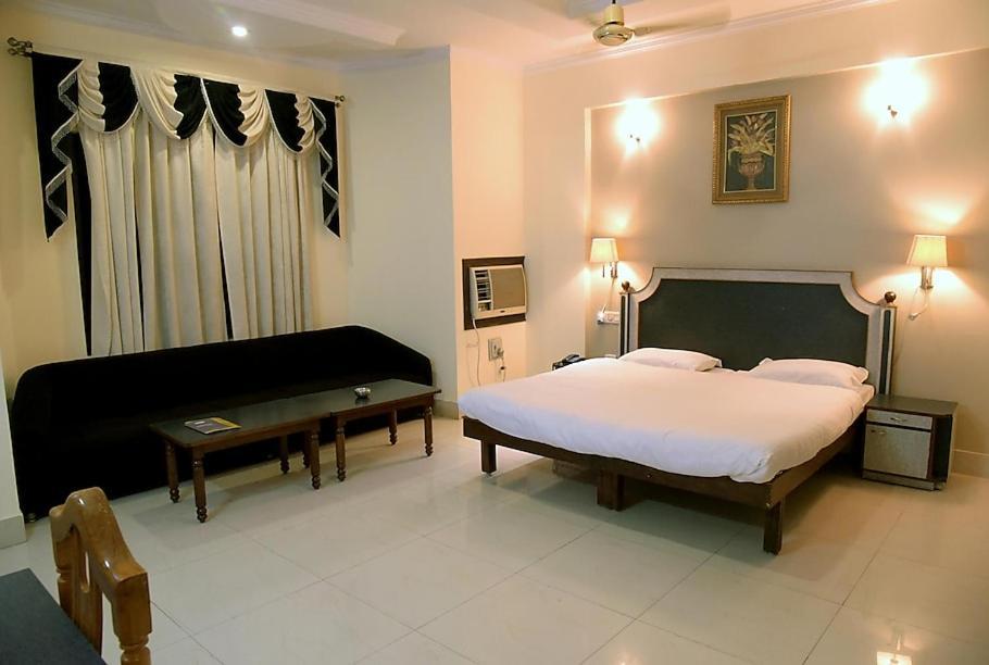 Hotel Krishna Palace Ayodhya Eksteriør bilde