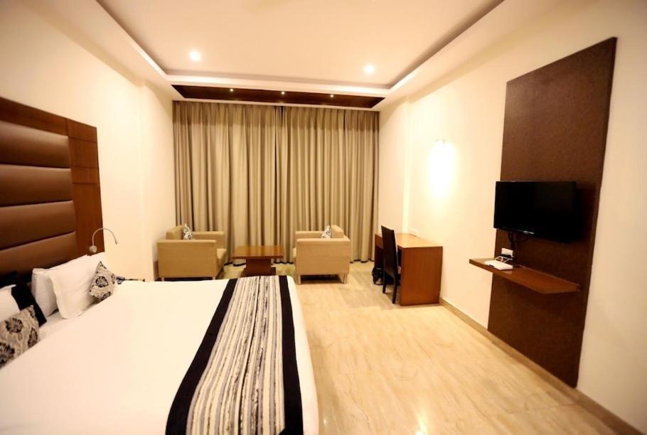 Hotel Krishna Palace Ayodhya Eksteriør bilde